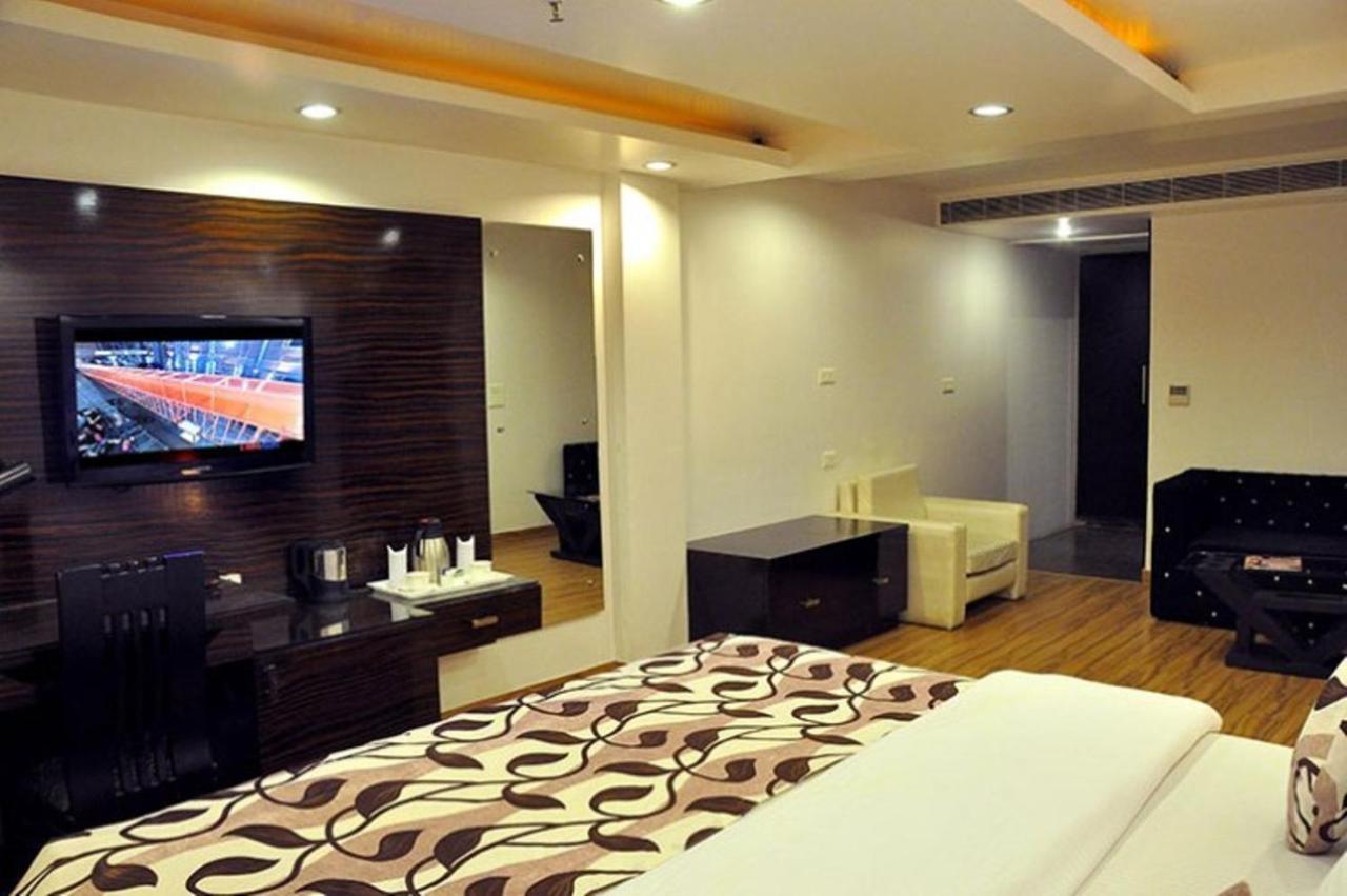 Hotel Elegance New Delhi Extérieur photo