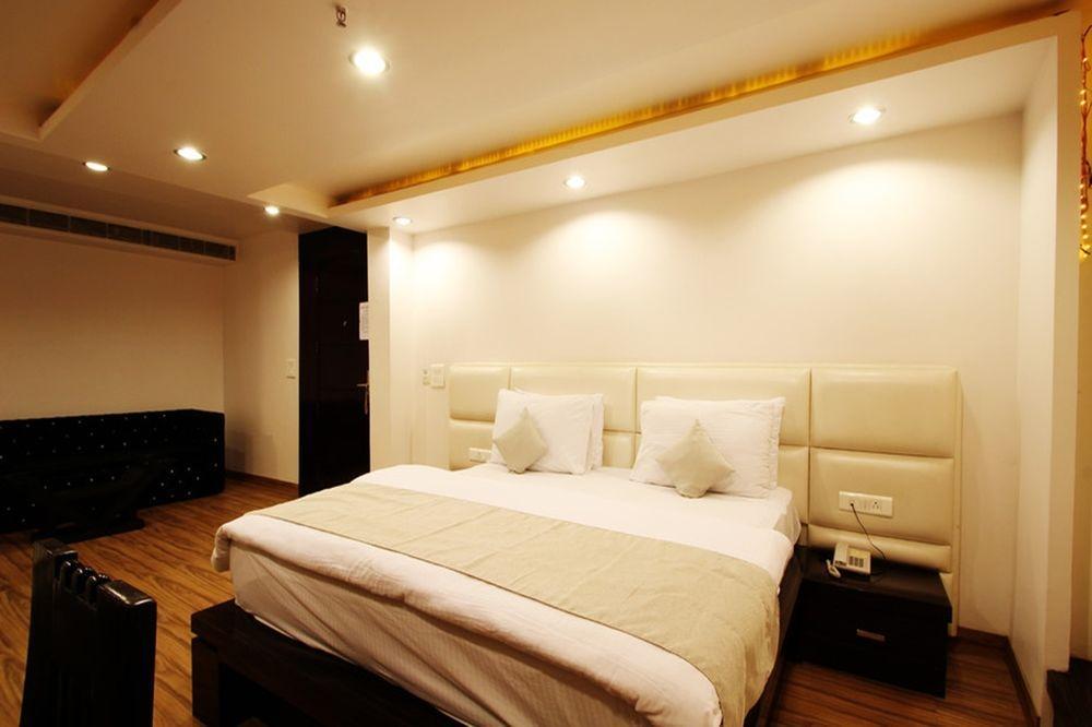 Hotel Elegance New Delhi Extérieur photo