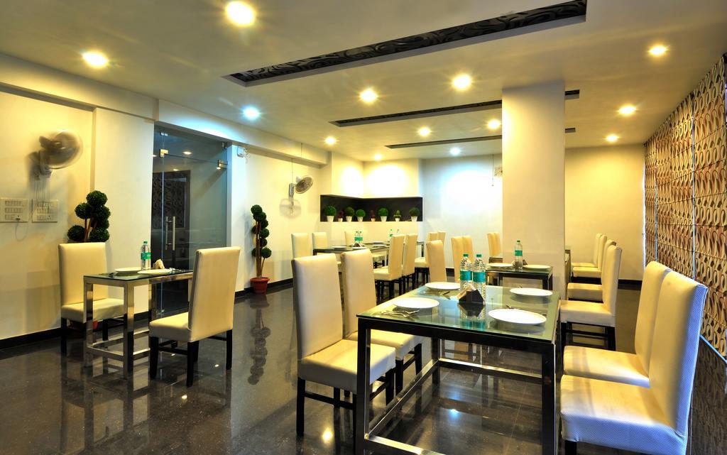 Hotel Elegance New Delhi Extérieur photo