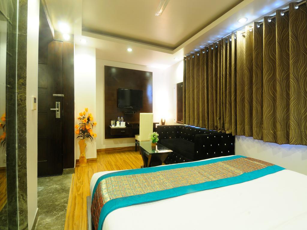 Hotel Elegance New Delhi Extérieur photo