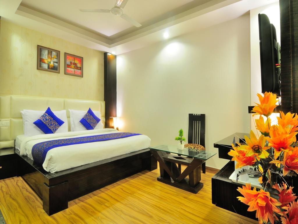 Hotel Elegance New Delhi Extérieur photo