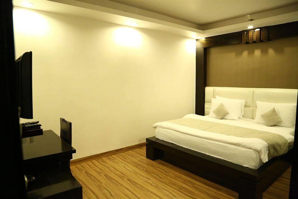 Hotel Elegance New Delhi Extérieur photo