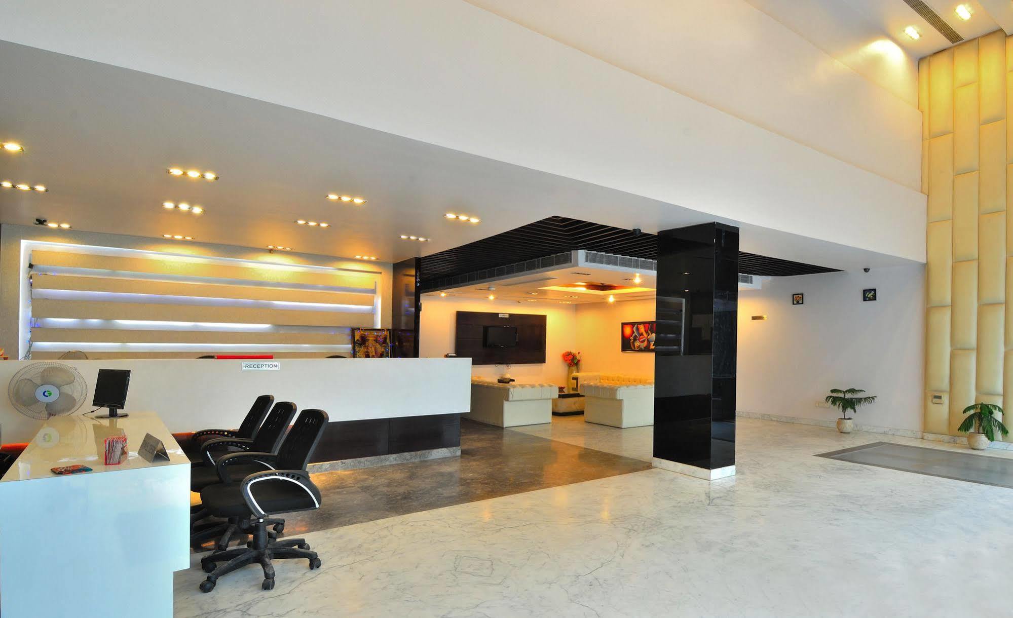 Hotel Elegance New Delhi Extérieur photo