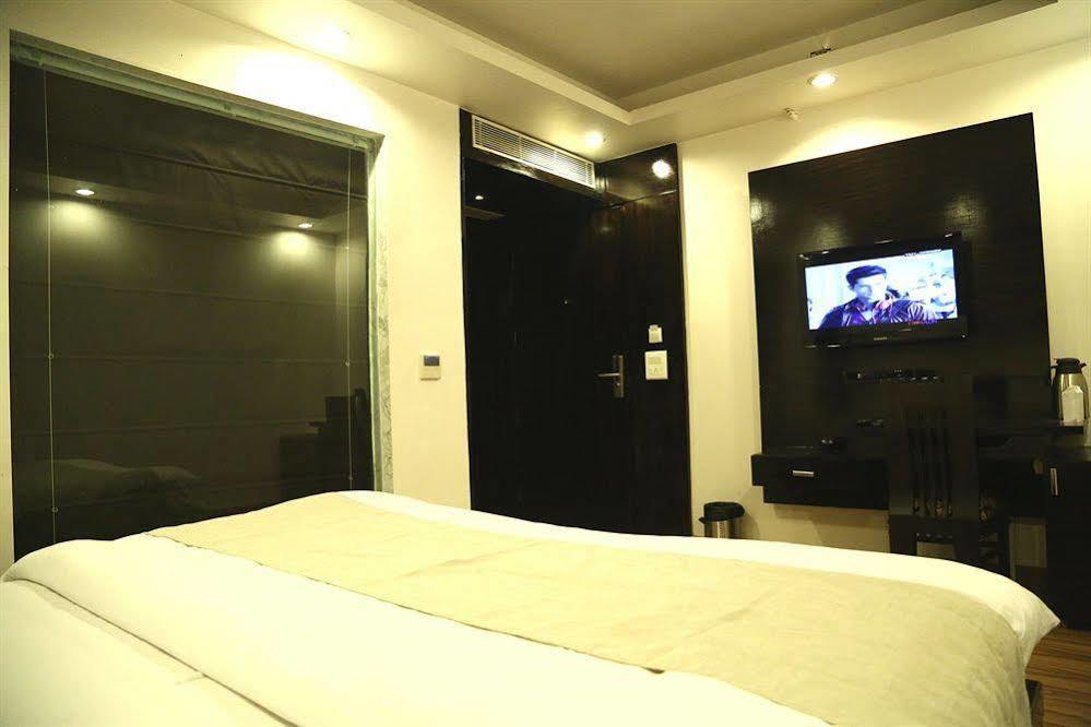 Hotel Elegance New Delhi Extérieur photo
